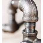 Tavolino Industriale con Tubi e Design Steampunk
