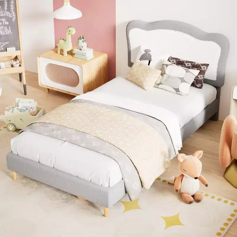Struttura letto singolo imbottita per bambini con testiera a conchiglia