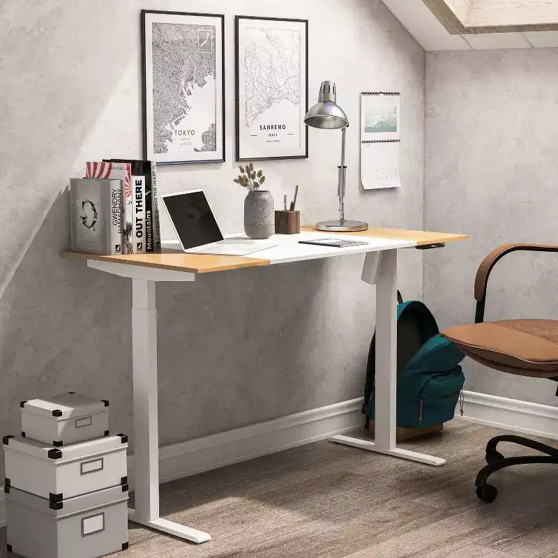 Scrivania elettrica regolabile in altezza con piano impiallacciato in legno, larghezza 120 cm