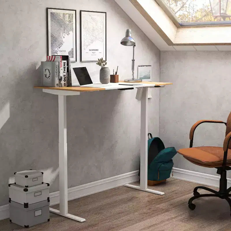 Scrivania elettrica regolabile in altezza con piano impiallacciato in legno, larghezza 120 cm