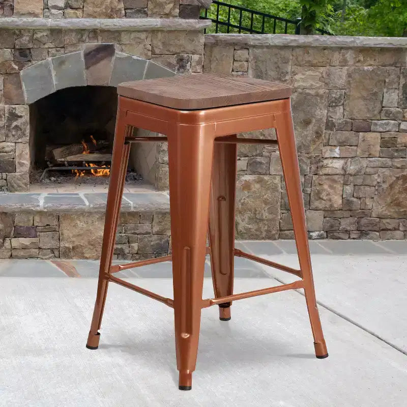 Sgabello senza schienale altezza bancone con seduta in legno