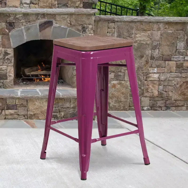 Sgabello senza schienale altezza bancone con seduta in legno