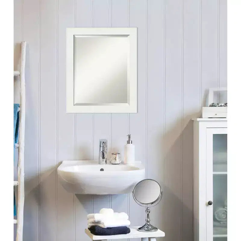 Specchio da parete per bagno con cornice bianca