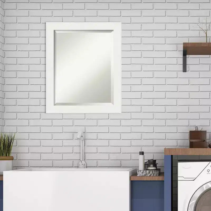 Specchio da parete per bagno con cornice bianca