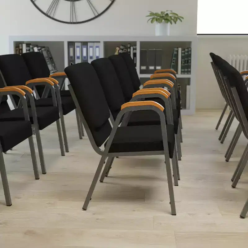Sedia impilabile 21W con braccioli e dettagli in legno
